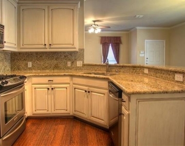 1913 Desoto Drive - Photo Thumbnail 4