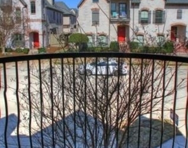 1913 Desoto Drive - Photo Thumbnail 11