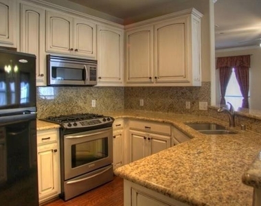 1913 Desoto Drive - Photo Thumbnail 3