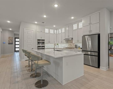 5608 Stewarts Creek Court - Photo Thumbnail 7