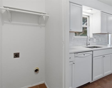 6413 Melinda Court - Photo Thumbnail 12