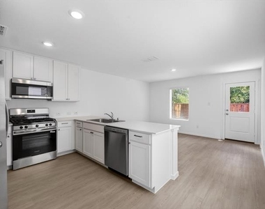 12112 Steeplechase Drive - Photo Thumbnail 6