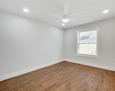 6449 Lontos Drive - Photo Thumbnail 9