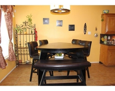 2425 Collier Drive - Photo Thumbnail 5