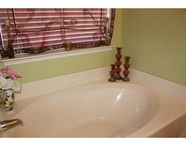 2425 Collier Drive - Photo Thumbnail 7