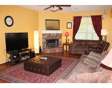 2425 Collier Drive - Photo Thumbnail 12
