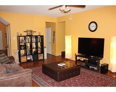 2425 Collier Drive - Photo Thumbnail 10