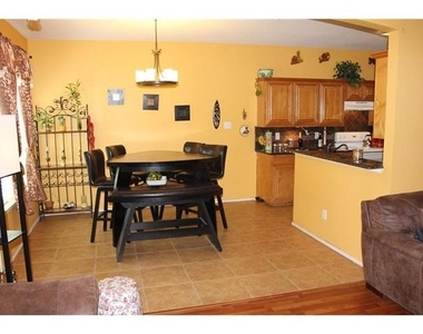 2425 Collier Drive - Photo Thumbnail 11