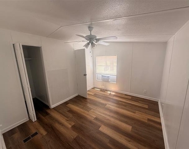 541 Simmons Way - Photo Thumbnail 4