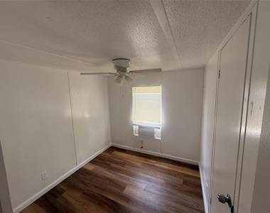 541 Simmons Way - Photo Thumbnail 7