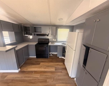 541 Simmons Way - Photo Thumbnail 3