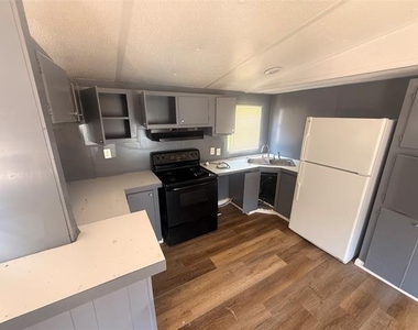 541 Simmons Way - Photo Thumbnail 1