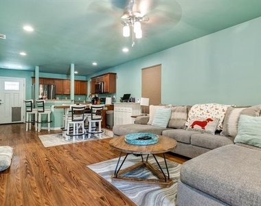 3509 Spencer Street - Photo Thumbnail 2