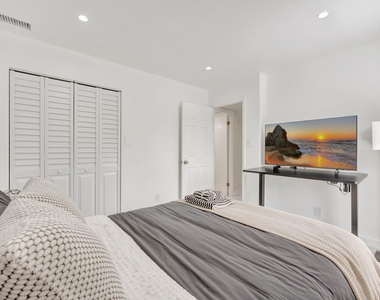 138 S Cypress Road - Photo Thumbnail 13