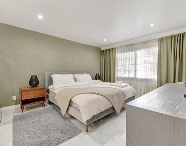 138 S Cypress Road - Photo Thumbnail 17