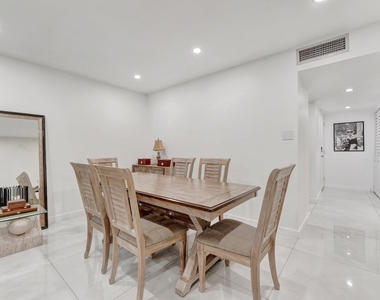 138 S Cypress Road - Photo Thumbnail 8