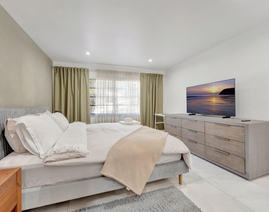 138 S Cypress Road - Photo Thumbnail 9