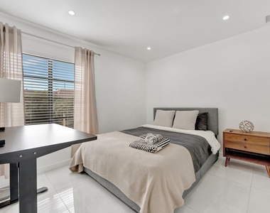 138 S Cypress Road - Photo Thumbnail 14