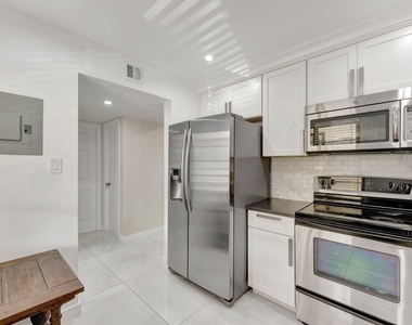 138 S Cypress Road - Photo Thumbnail 6