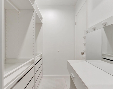 138 S Cypress Road - Photo Thumbnail 12