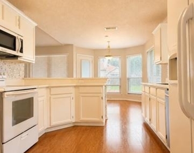 4806 Shadyway Drive - Photo Thumbnail 5