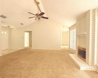 4806 Shadyway Drive - Photo Thumbnail 3
