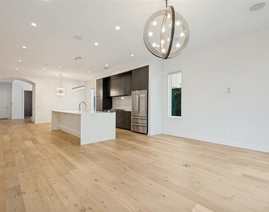 4719 Belmont Avenue - Photo Thumbnail 7