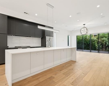 4719 Belmont Avenue - Photo Thumbnail 6