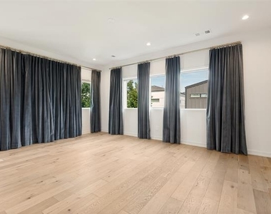 4719 Belmont Avenue - Photo Thumbnail 9