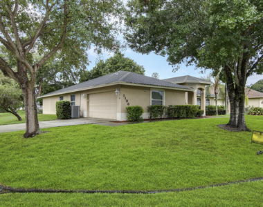 1198 Se Petunia Avenue - Photo Thumbnail 6