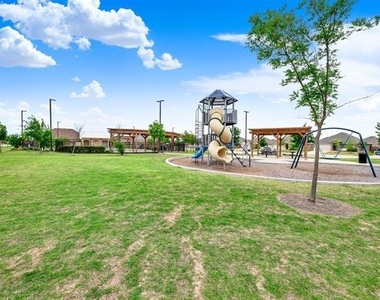 720 Willow View Way - Photo Thumbnail 31