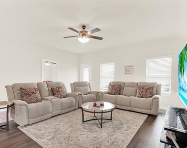 720 Willow View Way - Photo Thumbnail 9