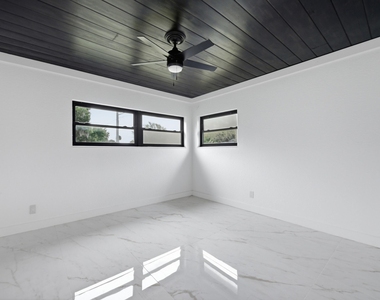 2529 Rainbow Drive - Photo Thumbnail 18
