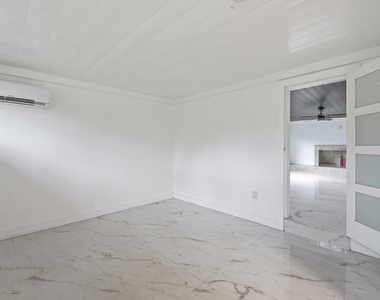 2529 Rainbow Drive - Photo Thumbnail 11