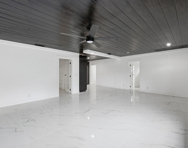 2529 Rainbow Drive - Photo Thumbnail 3