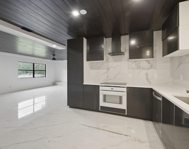 2529 Rainbow Drive - Photo Thumbnail 7