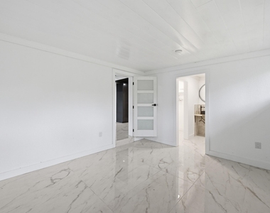 2529 Rainbow Drive - Photo Thumbnail 10