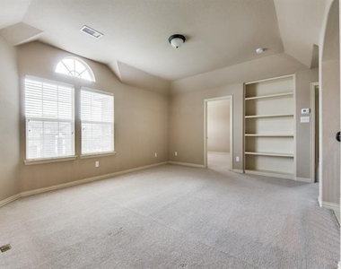 12112 Abernathy Circle - Photo Thumbnail 7