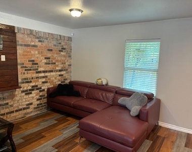 8714 Quinn Street - Photo Thumbnail 4
