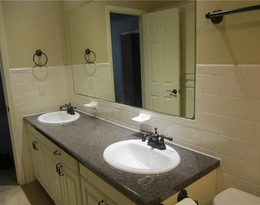 2729 Hurstview Drive - Photo Thumbnail 14