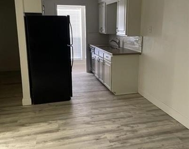 2729 Hurstview Drive - Photo Thumbnail 8