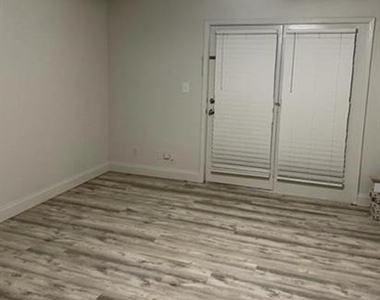 2729 Hurstview Drive - Photo Thumbnail 2