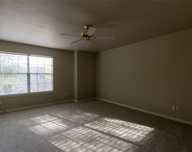 10008 Dryden Lane - Photo Thumbnail 13
