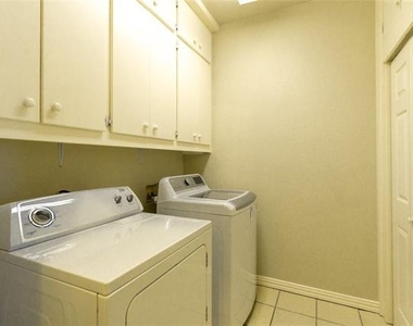 10008 Dryden Lane - Photo Thumbnail 6
