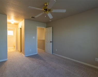 10008 Dryden Lane - Photo Thumbnail 16