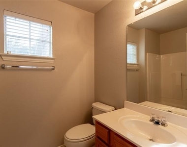 10008 Dryden Lane - Photo Thumbnail 17