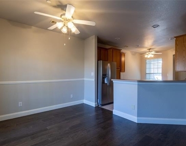 10008 Dryden Lane - Photo Thumbnail 11
