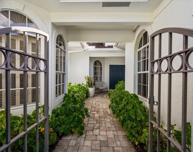 2466 Muir Circle - Photo Thumbnail 3