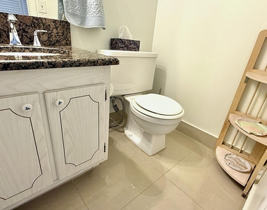 21 Newport B Court - Photo Thumbnail 10
