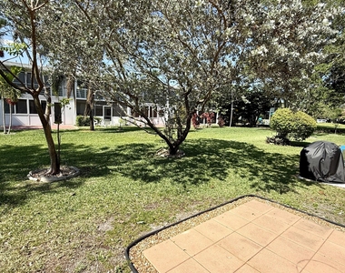 21 Newport B Court - Photo Thumbnail 27